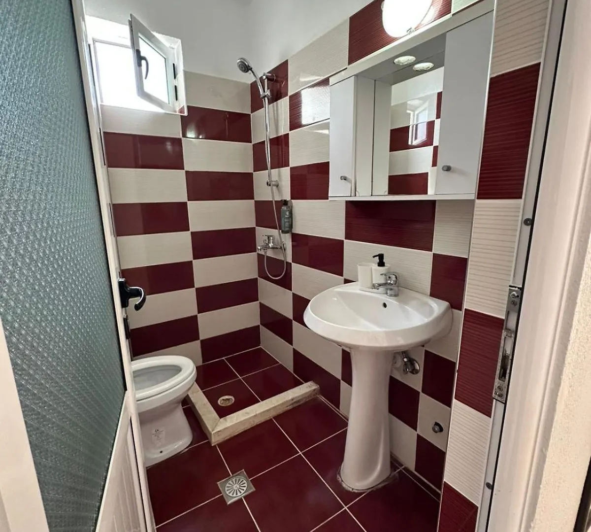 Malibu Hotel ديرمي 4*,  ألبانيا